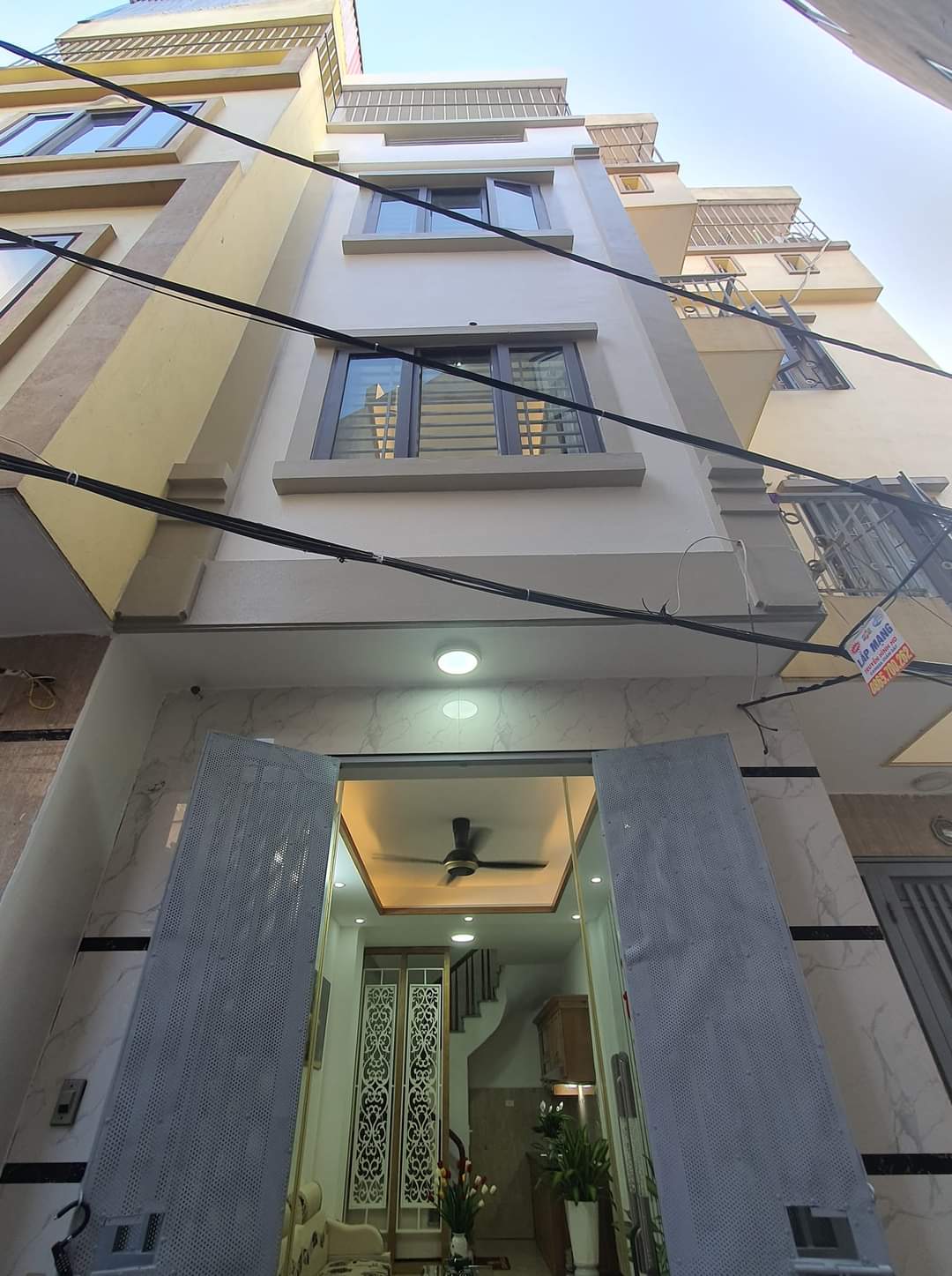 NGŨ NHẠC, THANH TRÌ, HOÀNG MAI. 30M, 4T, MT3,5M. CHÀO 3,05 TỶ. TRƯỚC NHÀ QUAY XE,. CÁCH MẶT PHỐ 15M.