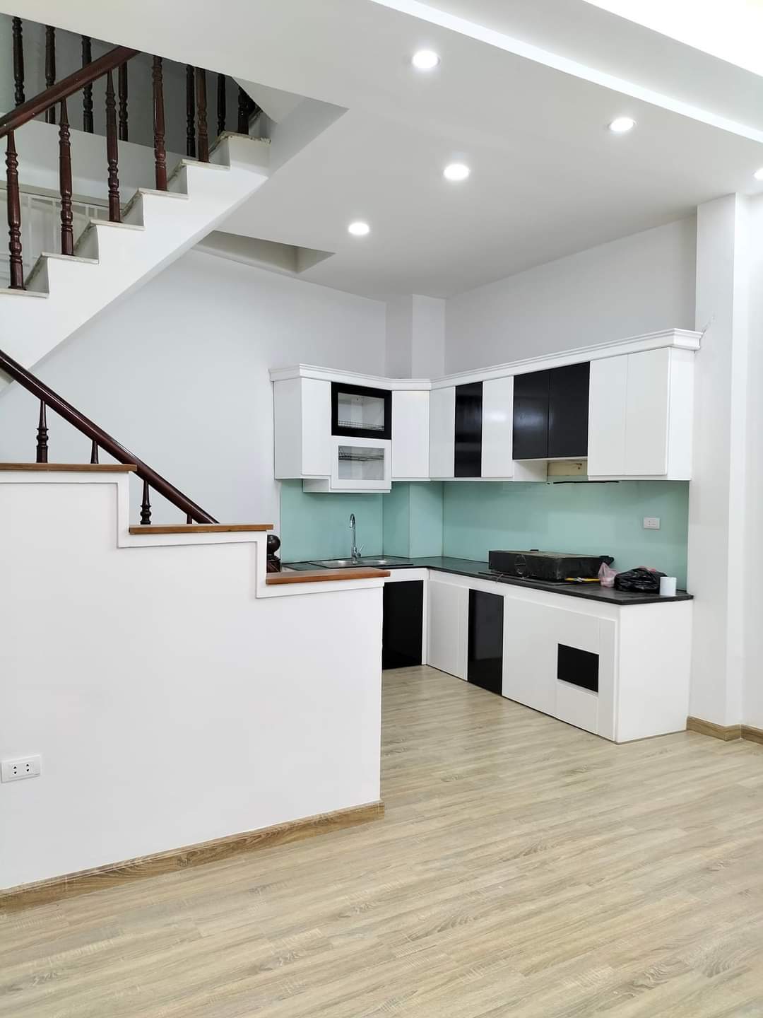 NHÀ BÁN KIM MÃ. LÔ GÓC. DT 40M. 4TẦNG. MT 4.5M. NHỈNH 4 TỶ. BA ĐÌNH.