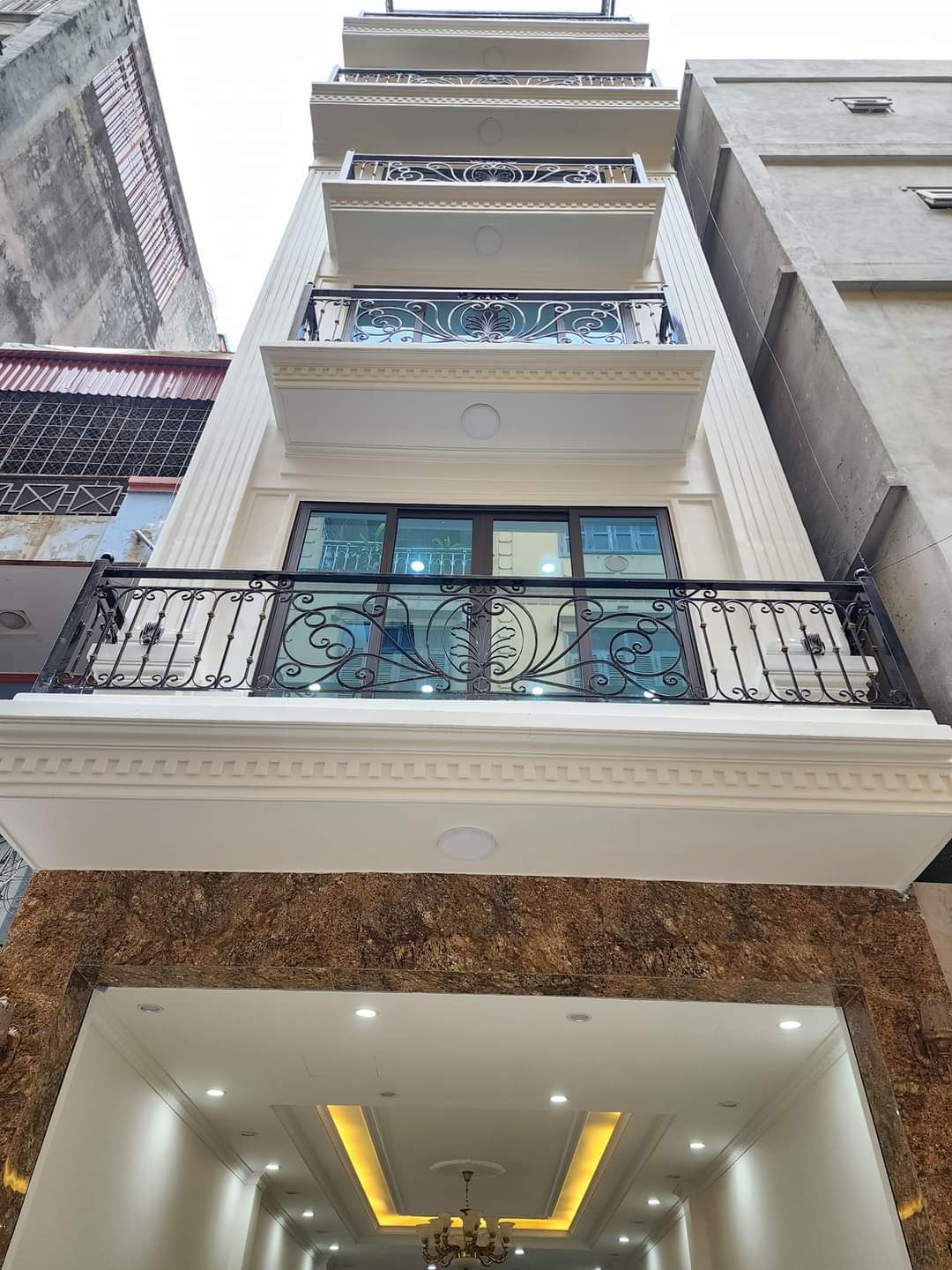 BÁN NHÀ PHÂN LÔ MAI DỊCH CẦU GIẤY 21.5 TỶ 80M 7 TẦNG GARA THANG MÁY VỈA HÈ KINH DOANH