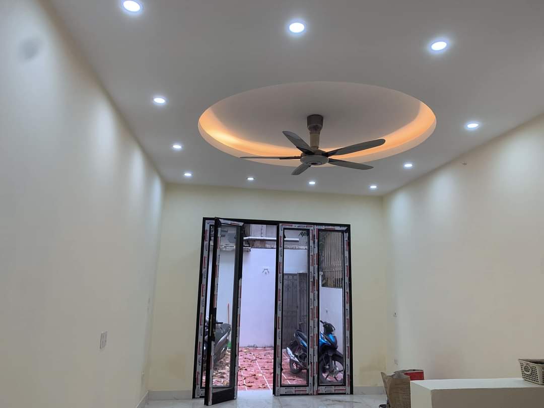 Cần tiền, giá nào cũng bán nhà đẹp như mới Đường Láng. Đống đa. Gần Ngã Tư Sở, Royal city, gần 6 trường đại học, nhiều bv lớn,TTTM..