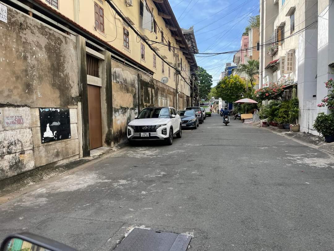 Hẻm xe hơi, Ô tô vào nhà, 4T btct, Đường Nguyễn Kiệm, phường 04, Quận Phú Nhuận.