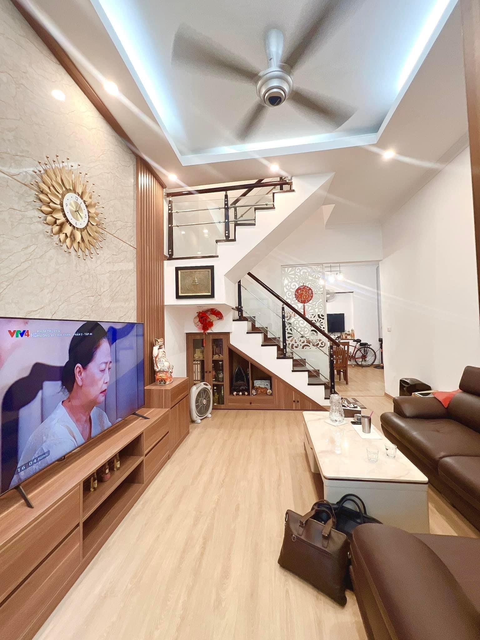 Hạ giá, bán gấp! Hoàng Văn Thái, Ô tô đỗ cửa, ngõ thông, Kinh doanh, 2 thoáng, nội thất nhập xịn xò, 60m2*5T, chỉ 6.8 tỷ