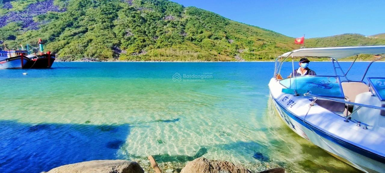 Giáp mặt biển dài 700m - đảo Bích Đầm