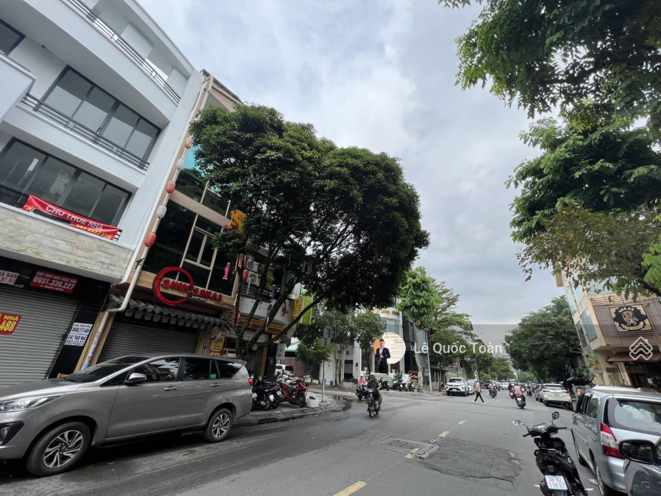 Góc 2 mặt tiền Phùng Văn Cung - PN - Đoạn VIP: 6,8x12m, 4L ST chỉ: 22 tỷ TL (Nhà mới đẹp)