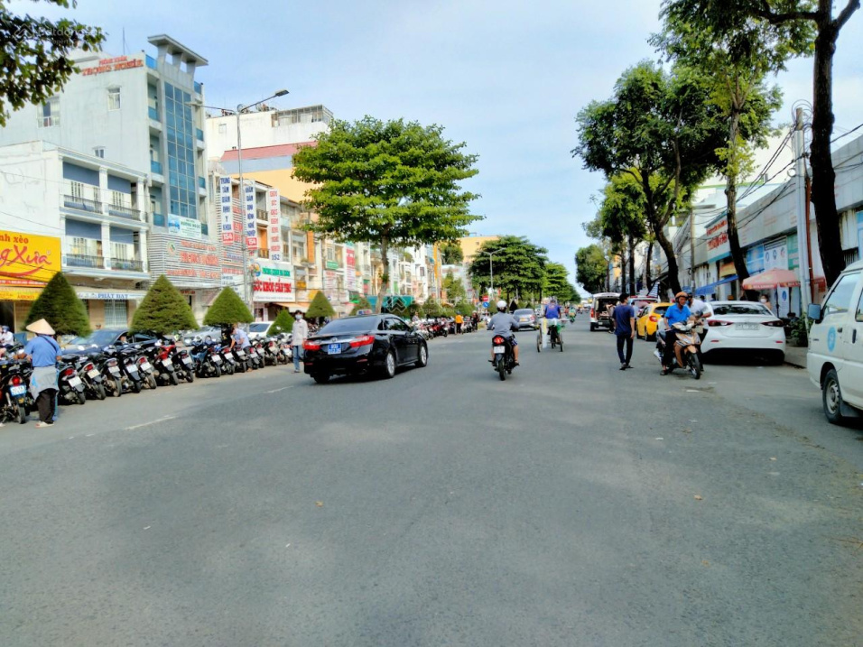 Góc 2 mặt tiền đường Châu Văn Liêm (trệt, lững, 2 lầu, tầng thượng) gần Bến Ninh Kiều LH 0907 273 366