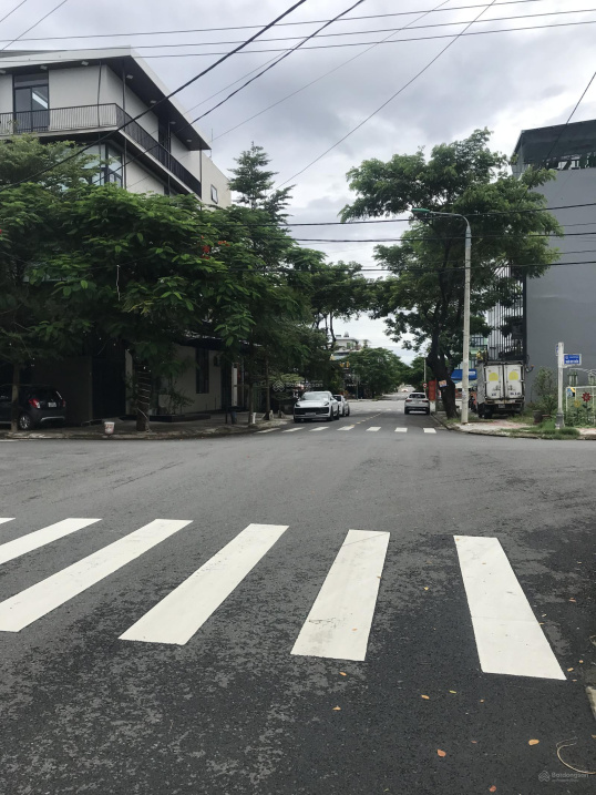 Góc 2 mặt tiền đường Ngô Huy Diễn, qua cầu Hoà Xuân rẻ trái, gần Chăm Spa