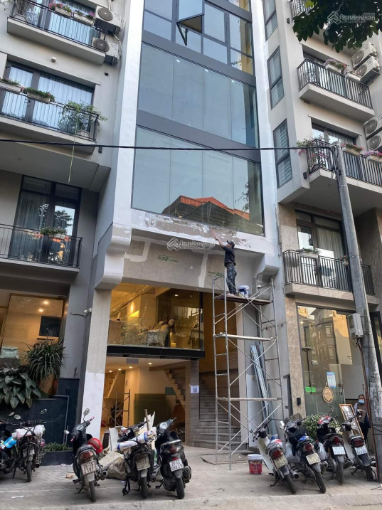 Hạ giá gấp - tòa nhà 8 tầng mặt tiền Hoàng Văn Thụ Q Phú Nhuận DT 4.5x18m HĐT 80tr/th giá 20.8 tỷ