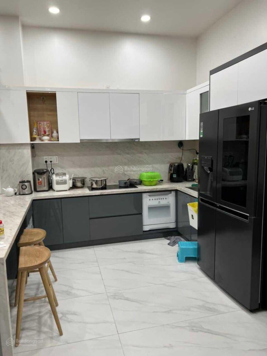 Hẻm xe tải Lâm Văn Bền quận 7, nhà 3 tầng có sân đậu xe hơi