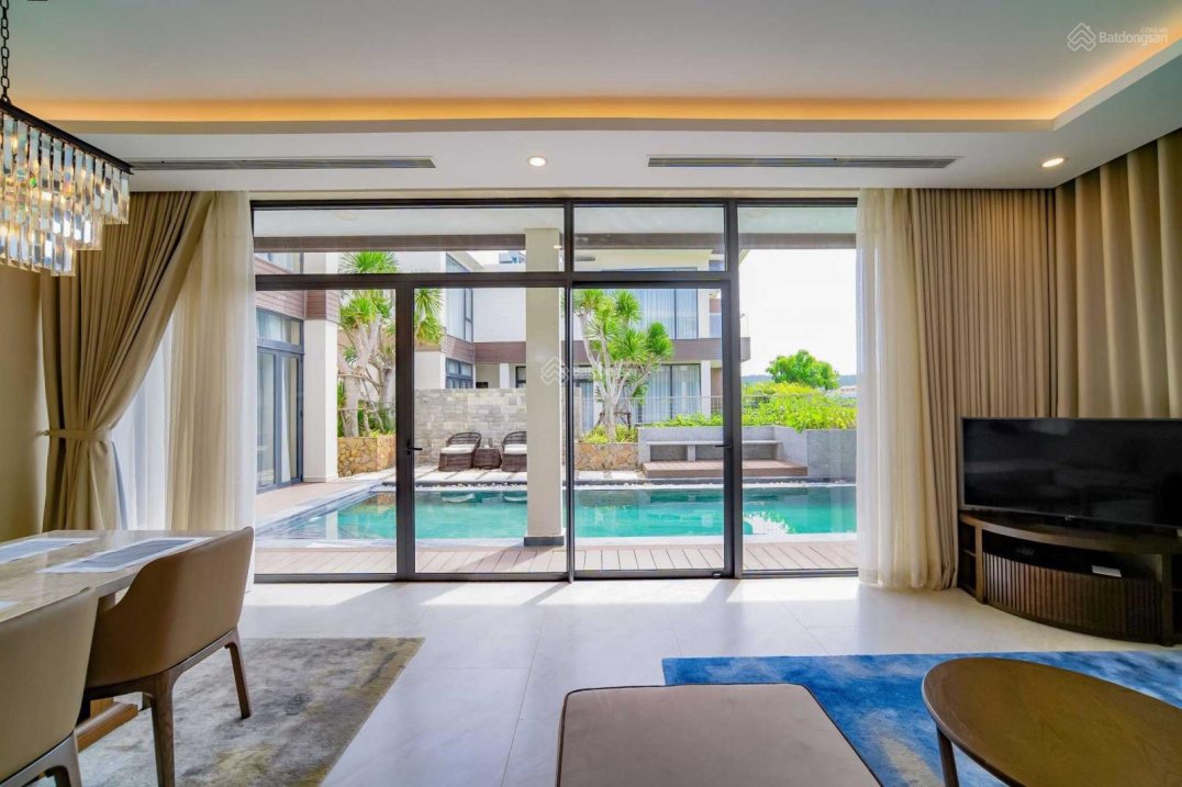 Hiếm có khó tìm sở hữu biệt thự nằm cạnh sân golf vừa view biển sổ hồng lâu dài gần sân bay CR