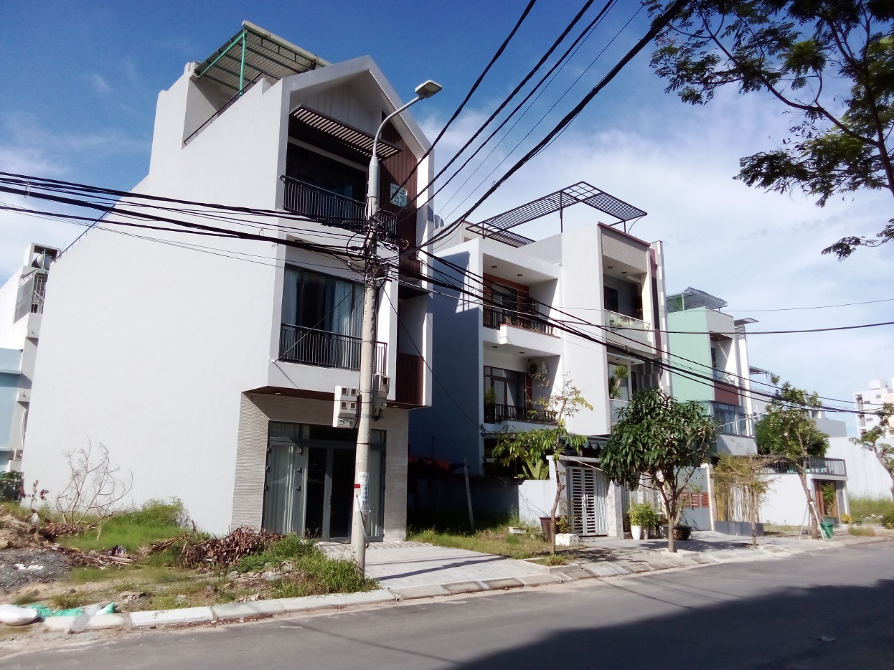 Nhà gần Pullman, vài bước ra biển, giá tốt đầu tư