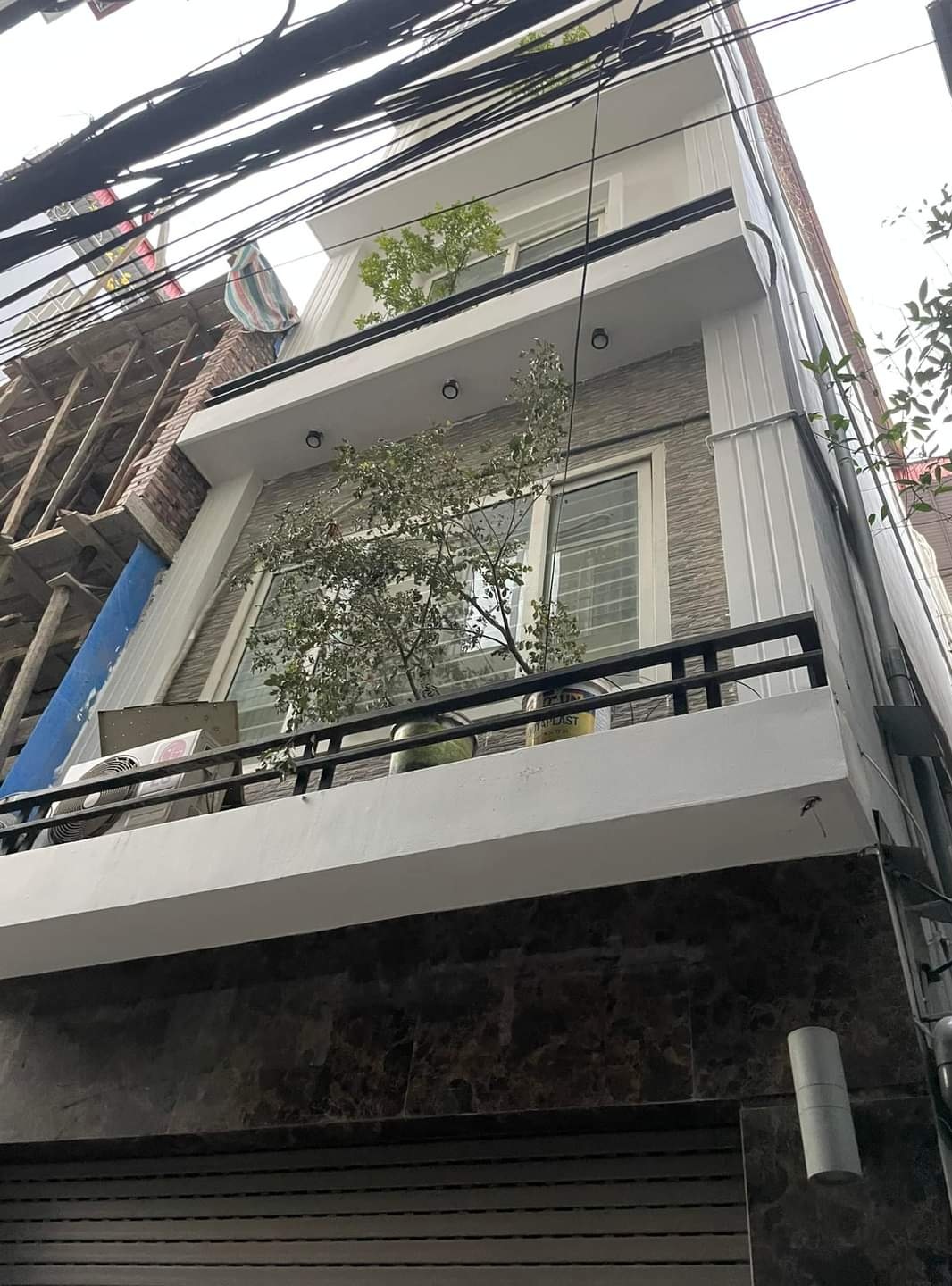 BÁN NHÀ TRUNG TÂM CẦU GIẤY, LÔ GÓC THOÁNG SÁNG VÔ CÙNG, GẦN Ô TÔ, Ở NGAY