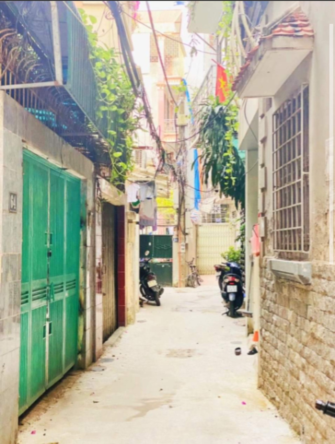 Bán nhà mới, đẹp đường Láng, gần Ngã Tư Sở. Ngay ga Láng,gần các trường đại học Công đoàn, Thủy Lợi,Ngân hàng, Y, gần bv Nội tiết, Châm cứu, gần chợ.