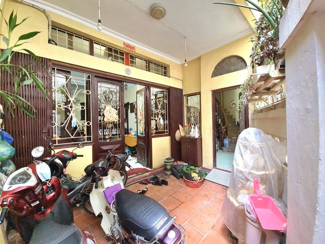 Chính chủ bán nhà Ngõ 67 Thái Thịnh. Đống đa. Nhà có thể vừa ở vừa cho thuê. Gần phố. Gần các trường học, đại học, bệnh viên,siêu thị....