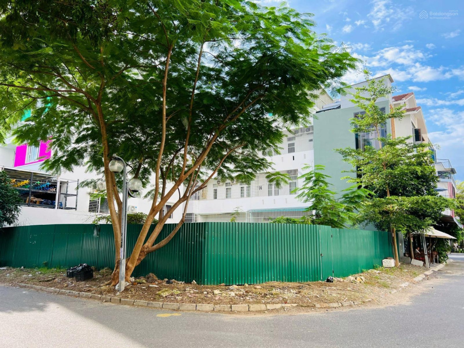 Khách cuối năm kẹt tài chính ra gấp lô góc, giá chỉ bằng lô thường