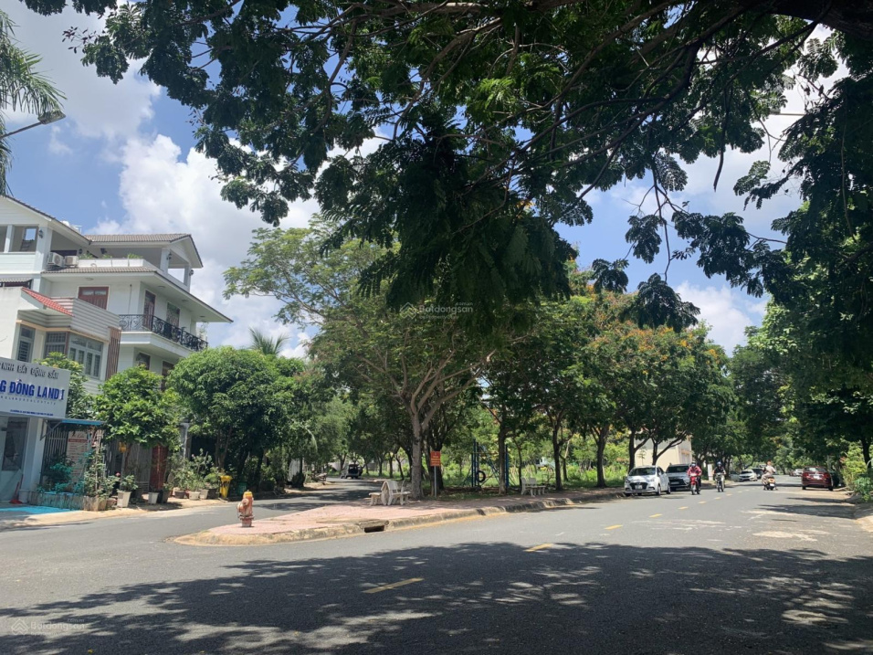 Khuôn đất mặt tiền đường Nguyễn Văn Hưởng, P. Thảo Điền, Q. 2, 35x60, 1956m2, 170 tỷ, tin thật 100%