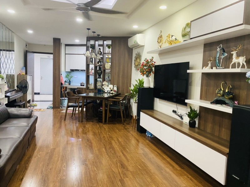 Lạc Long Quân, DT 44m² x 4 tầng, ngõ thông 4 tỷ 7