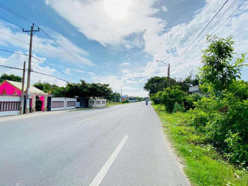 Lô góc (ngang 20m) ngay Bãi tắm biển Lộc An mặt tiền đường nhựa 8m. DT 424m2 (full hồng) chỉ 2.3 tỷ