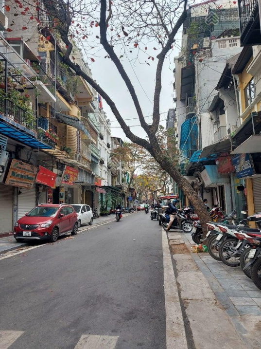 Mặt phố Mã Mây 228m2, 7 tầng thang máy, cho thuê 350,1 triệu/ tháng, 165 tỷ