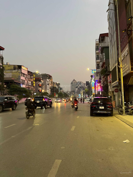 Mặt phố Nghi Tàm 352m2, mặt tiền 12.5m, sổ vuông, đoạn đẹp nhất phố