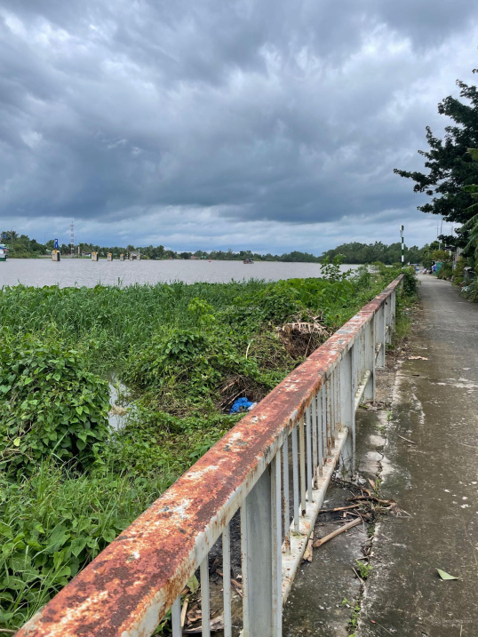 Mặt tiền Bùi Văn Bộn và mặt sông Vàm Cỏ đã bờ kè xây nhà bao hoàn công, LH 0909 480 087