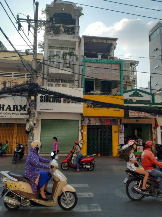 Mặt tiền cách The Prince Residence 400m, giá 20,2 tỷ