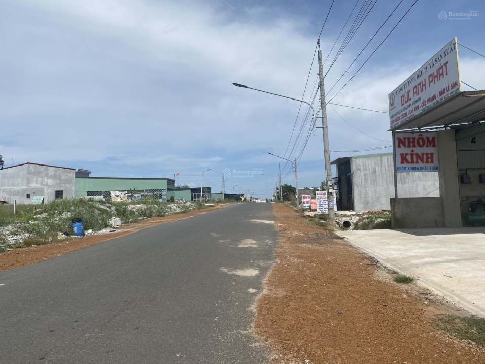 Mẹ tôi cần bán nhanh lô đất mặt tiền nhựa Số 40 vành đai KCN Becamex Chơn Thành BP DT 5x50m, 1,85tỷ