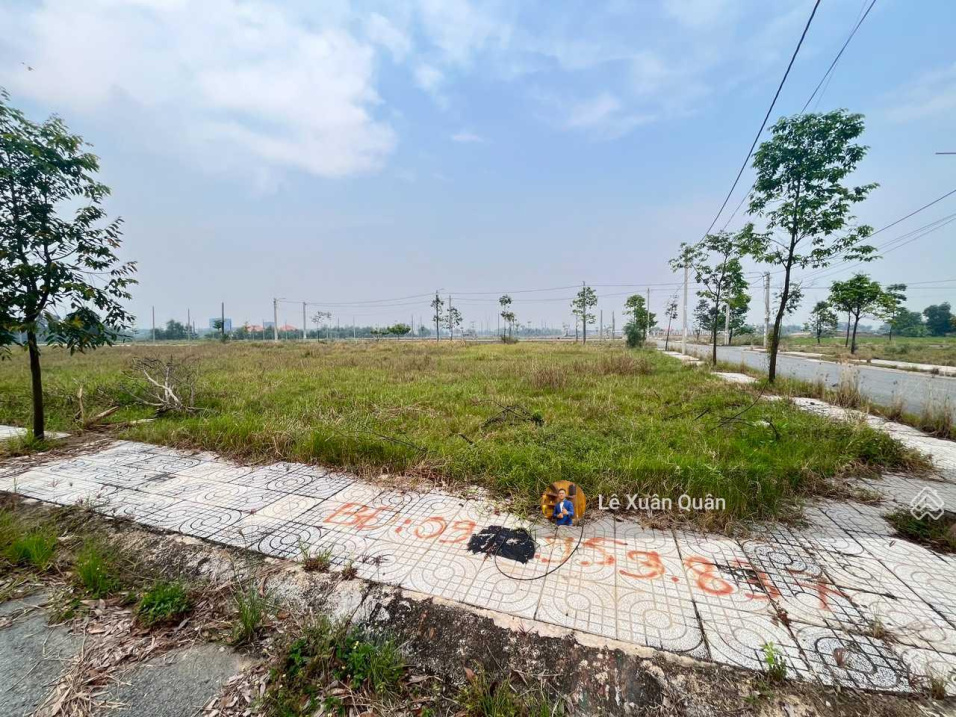 Nền góc Long Cang, diện tích 135.6m2, sổ sẵn, giá bán 1,760 tỷ, sổ hồng riêng