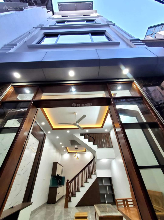 Nguyễn Chính - bờ Sông Sét - gần phố - ô tô - 5 tầng - mới