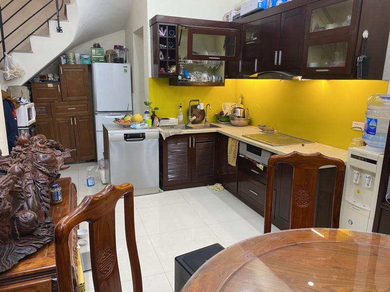 Nguyễn Ngọc Vũ, DT 75m2 x 5 tầng, mặt tiền 8m, nhỉnh 7 tỷ