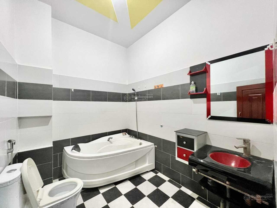 Nhà 1 trệt 2 lầu đường Tú Xương KDC Hồng Phát