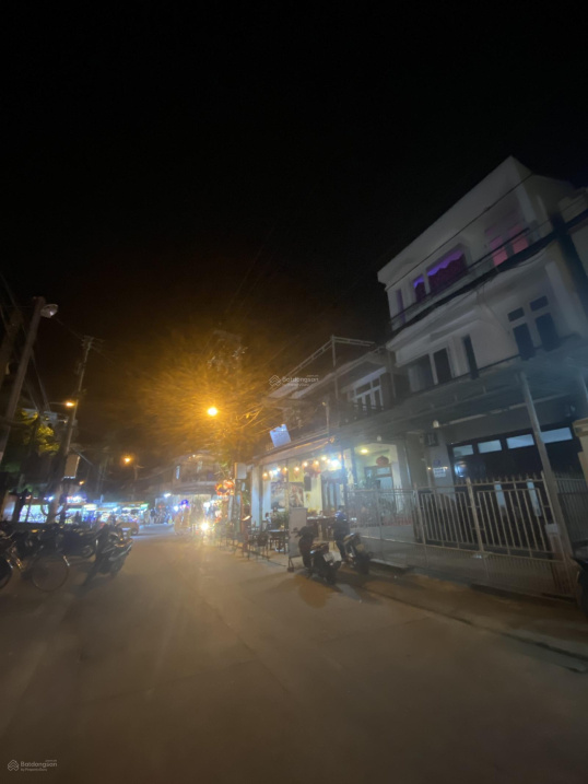 Nhà 3 tầng ngay chợ đêm Nguyễn Hoàng, Hội An 0905 444 001