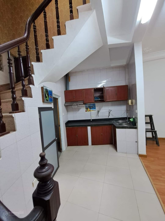 Nhà 35m2 đường Hoàng Mai Hà Nội ngõ rộng sổ đỏ giá 2,4 tỷ