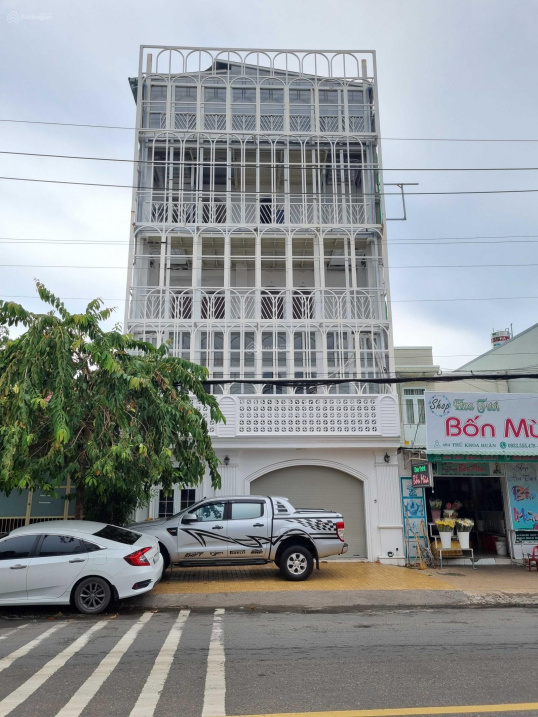 Nhà 5 tầng mặt tiền Thủ Khoa Huân gần đường vào khu Ocean Dunes, trục đường kinh doanh giá tốt