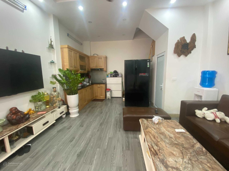 Nhà Bát Khối, 4 tầng, đầy đủ nội thất, ngõ rộng, sát ô tô - 2.7 tỷ