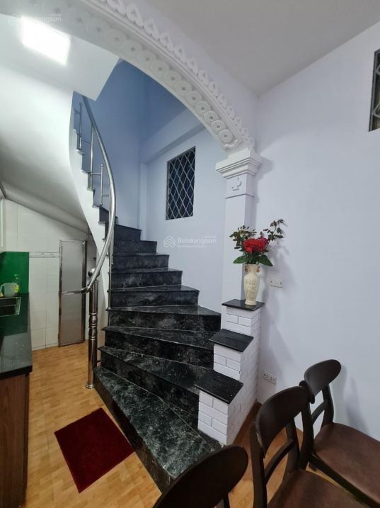 Nhà cực hiếm phố Nghĩa Tân, 10m ra mặt phố, 27m2, MT 3,4m, 4 tầng đẹp không tì vết, giá 3,8 tỷ.