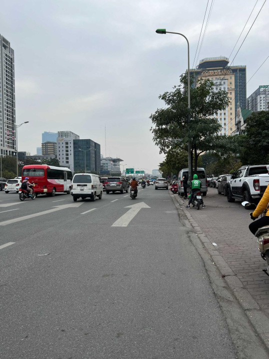 Nhà đẹp mặt ngõ rộng 10m, đường Phạm Hùng 160m2, 4 tầng thang máy, ở luôn