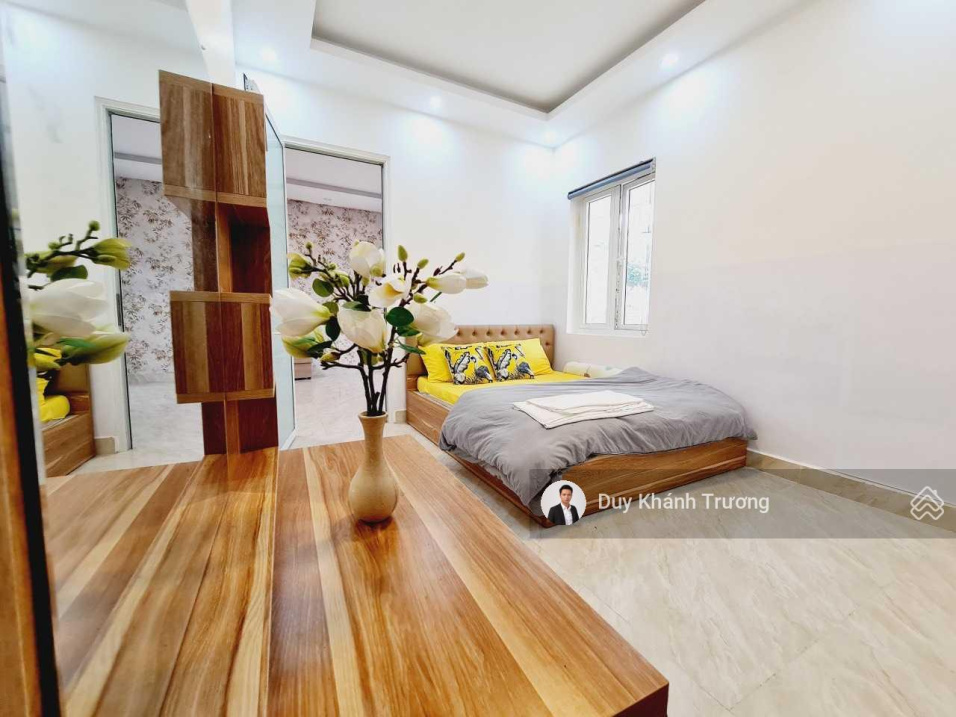 Nhà đường ô tô bằng phẳng - sân đậu trong nhà - sổ riêng - đã hoàn công 4 phòng ngủ