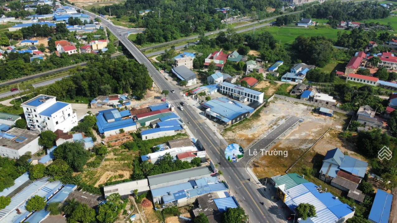 Nhà em cần bán gấp đất 2 mặt tiền mặt đường Đại Lộ Thăng Long, đối diện cổng trường ĐH Quốc Gia