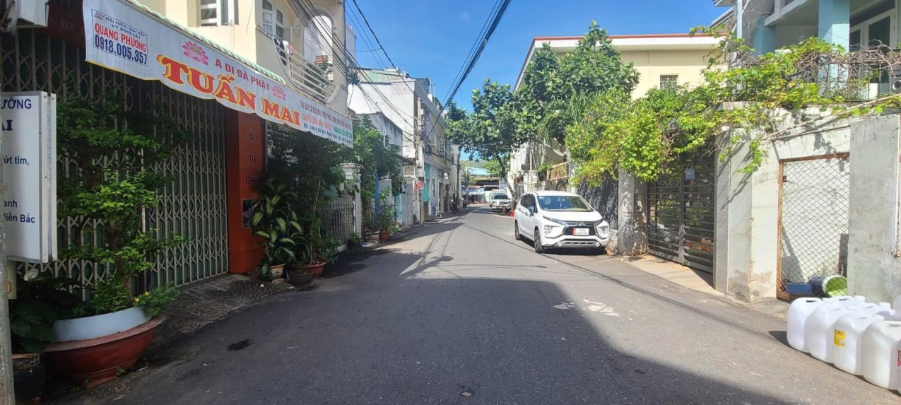 Nhà hẻm xe hơi rộng đường Xô Viết Nghệ Tĩnh, Vũng Tàu, gần chợ, bến xe, gần biển