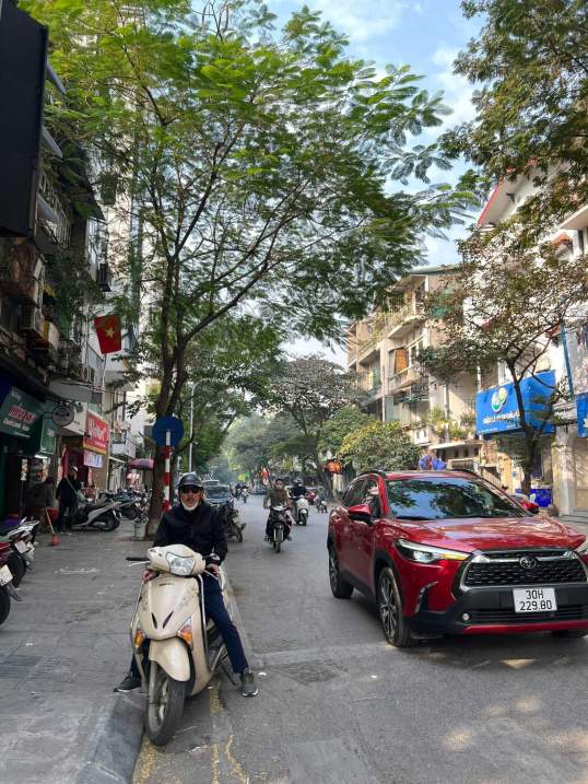 Nhà mặt phố Hoà Mã 108m2, 6 tầng, sổ đỏ vuông đẹp, ở luôn, 39.5 tỷ