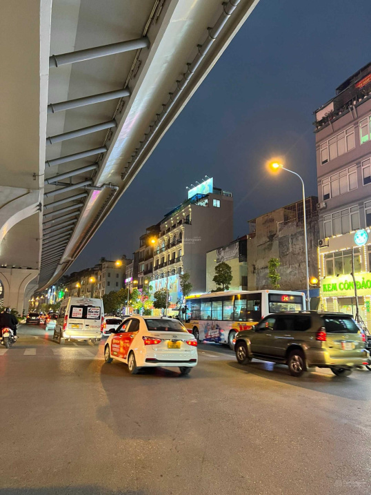 Nhà mặt phố Trường Chinh 138m2, mặt tiền rộng, sổ đỏ vuông đẹp, 31.9 tỷ