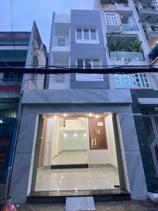 Nhà mặt phố đường Nguyễn Văn Linh, P. Tân Thuận Tây, Q7 cần bán gấp