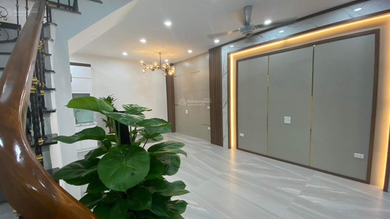 Nhà mới 63m2 xây 5 tầng tại Nguyễn Đức Cảnh - nhỉnh 4 tỷ - kinh doanh