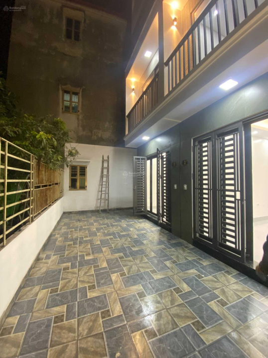 Nhà ngay trường cấp 3 Thạch Bàn, Cổ Linh, 38m2, nhỉnh 3 tỷ.