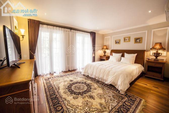 Nhà thuộc dòng độc đẹp lạ, chủ định cư nước ngoài nên phải bán. 120m2- 7 tầng- mt 20m- phố Hàng Bè