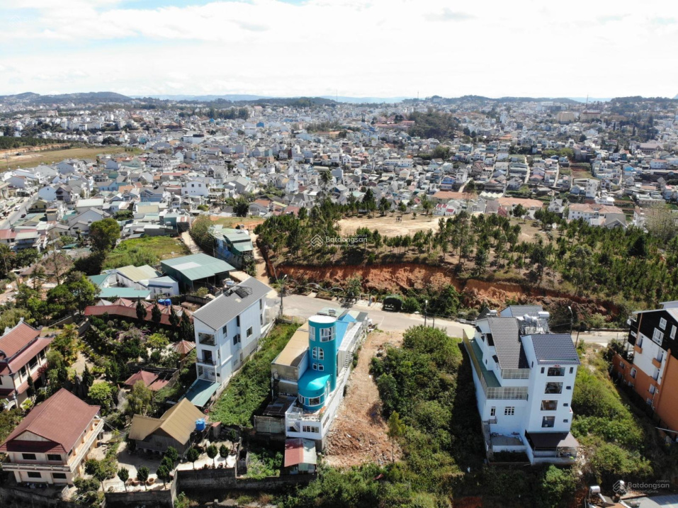 Nhà xinh - đồi Ngô Quyền - P6 - Đà Lạt - view kinh doanh - giá ngộp 10 tỷ 700 triệu (giá cũ 16 tỷ)