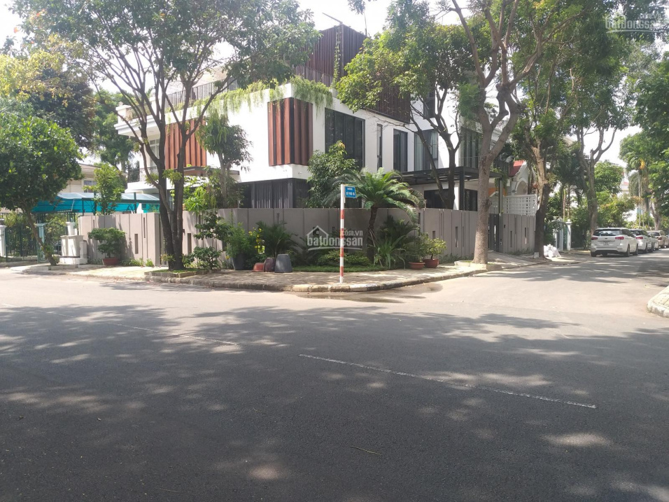 Nhu cầu đổi nhà to hơn gia đình tôi cần bán biệt thự Phú Mỹ Hưng Quận 7, nhà mới đẹp lung linh