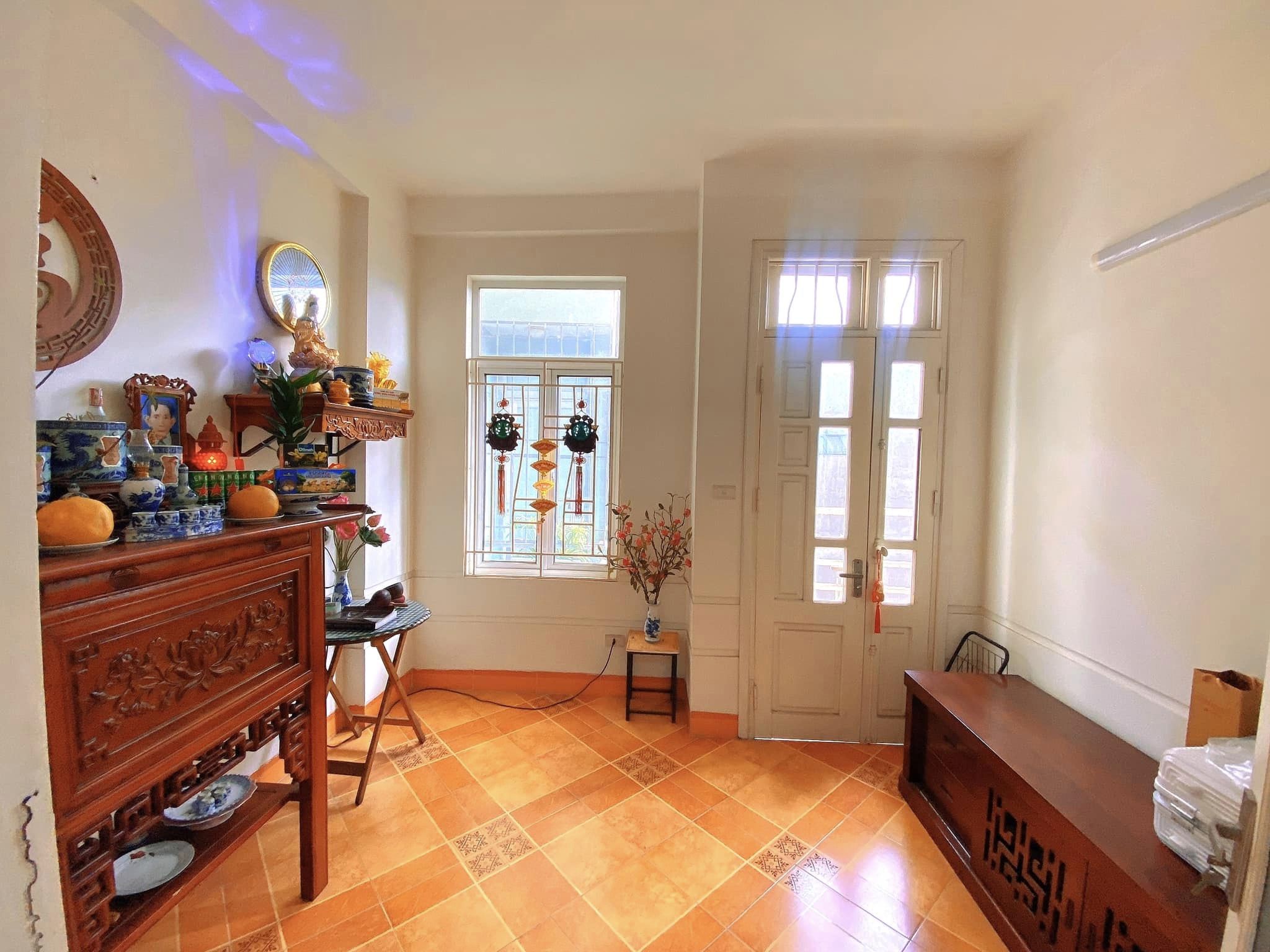 Hiếm! 4.35 tỷ phố Thái Hà 35m2 ô tô đỗ cổng nhà đẹp sát phố an sinh VIP quận Đống Đa