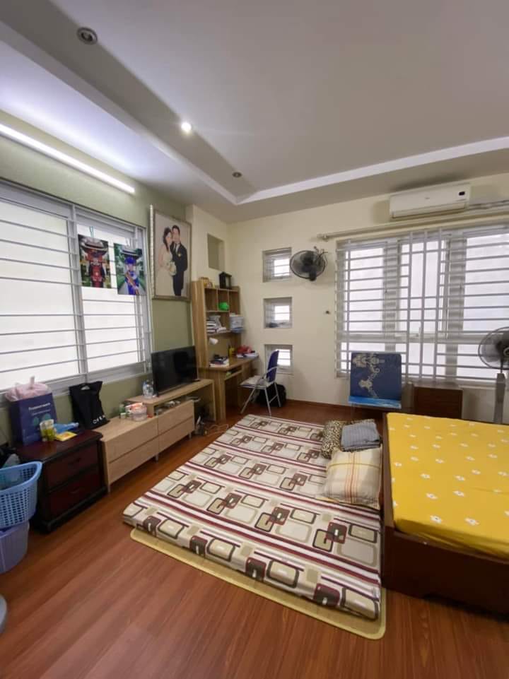 Bán nhà Lô góc, phố Phạm Văn Đồng, 50m2, 5 tầng, MT4,5m, 6.8 tỷ