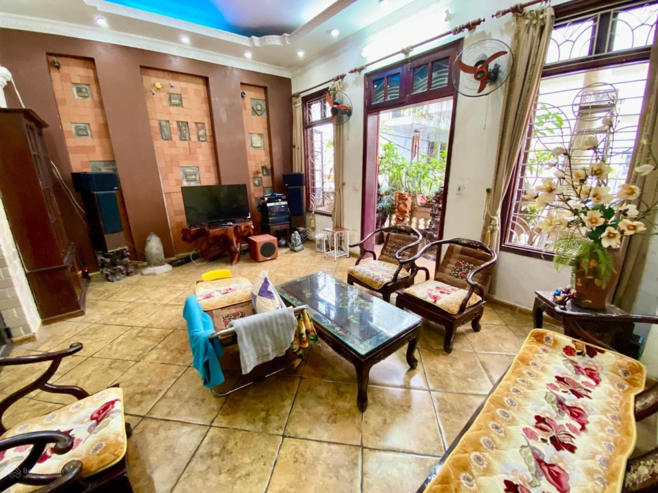 Phố Yên Lãng - ôtô tránh ba gác - thang máy công suất 9t - móng 8t - kinh doanh - cho thuê homestay